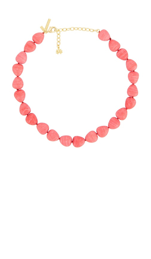 Lele Sadoughi COLLIER PLASTRON BAROQUE en Coral 95 €