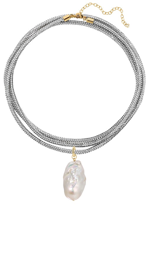 Shop Lili Claspe Raya Pearl Wrap Necklace In 金色