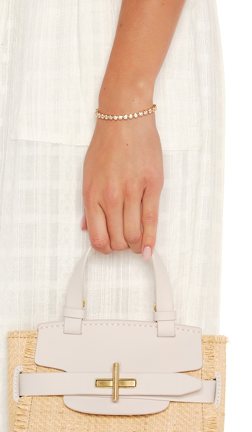  Lili Claspe Armreif Reese In Metallic Gold. 