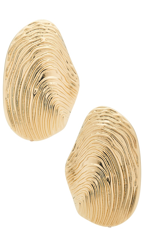 Peyton Earring in Metallic Gold.