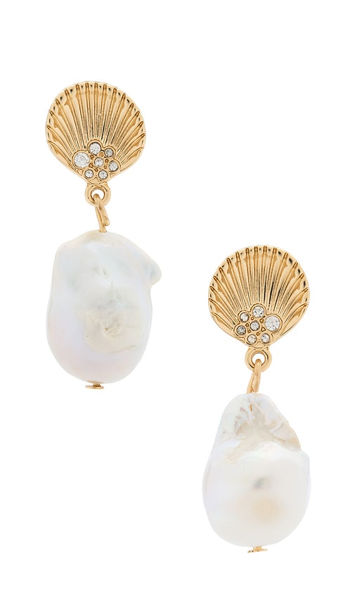 Mae Earring in Metallic Gold.