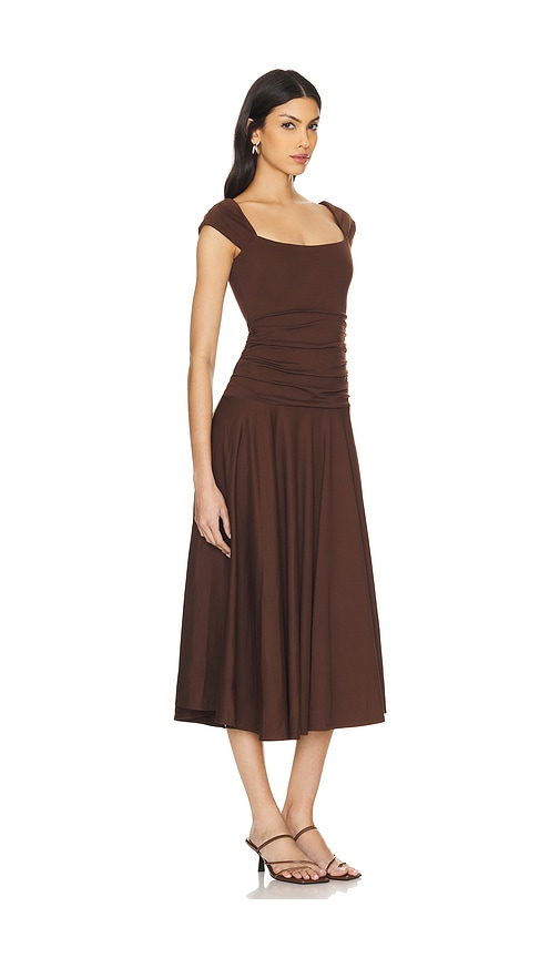 Shop Lpa Kyra Midi Dress In 巧克力棕色