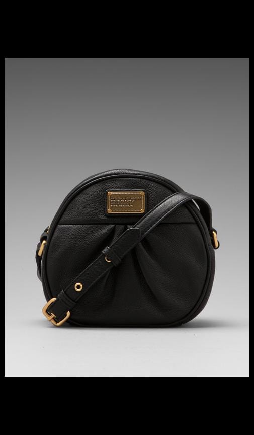 Classic Q Cara Crossbody