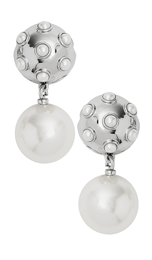 Shop Marc Jacobs Pearl Dot Drop In 白色 & 银色