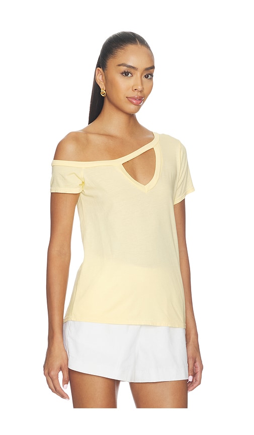  Michael Lauren X Revolve Zire Short Sleeve Asymmetrical Cold Shoulder Tee In Yellow. Taglia Xs. Also In S, M, L. 