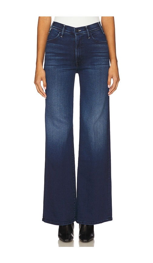 The Hustler Roller Sneak Jeans in Blue. - size 23 (also in 24, 25, 26, 27, 28, 29, 31, 32, 33, 34) - MOTHER - Modalova