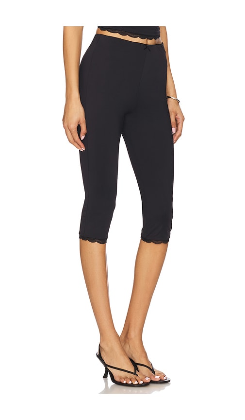Nia Timothee Capri Pants In 黑色