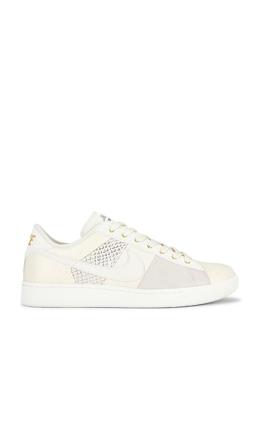 Nike Tennis Classic Cs Prm Wtch Bnd in Ivory. - size 10.5 (also in 8, 9)