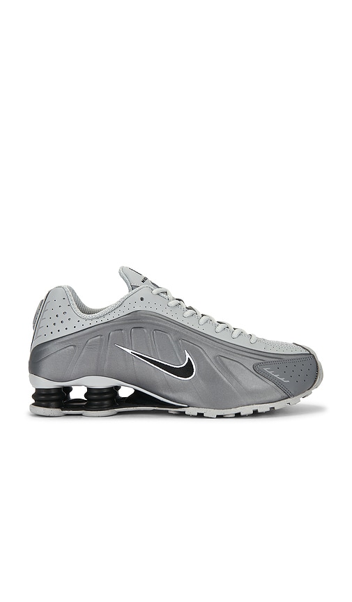 Nike Shox R4 Sneaker in Light Smoke Grey, Black, Smoke Grey
