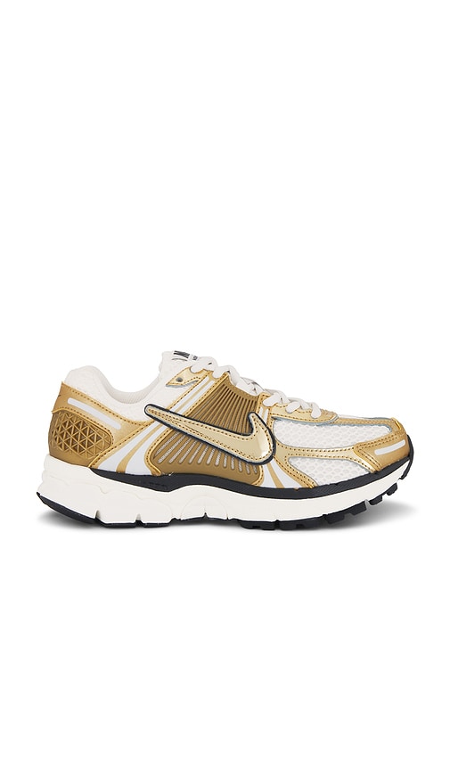 Nike Zoom Vomero 5 Sneaker in Photon Dust, Metallic Gold, & Gridiron Sail