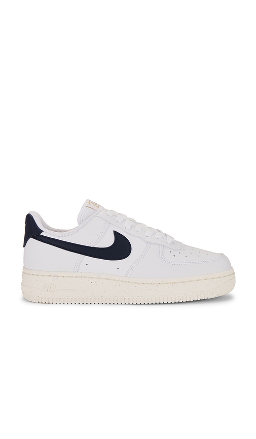 Nike Air Force 1 07 Sneakers en White Obsidian Pale Ivory Metallic Gold REVOLVE