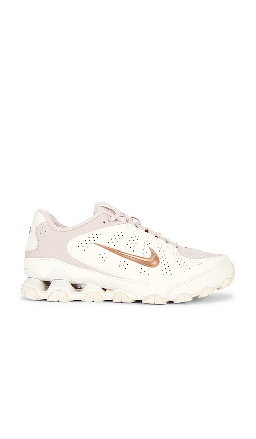 Nike Reax 8 NSW SL Sneaker in Beige. - size 10 (also in 5, 6.5, 7, 7.5, 8, 8.5)