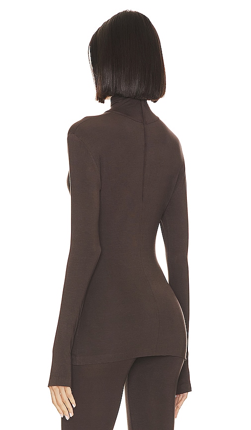  Norma Kamali Slim Fit Long Sleeve Turtle Top En Color Chocolate Talla L  (también En M, S, Xl, Xs, Xxs). 