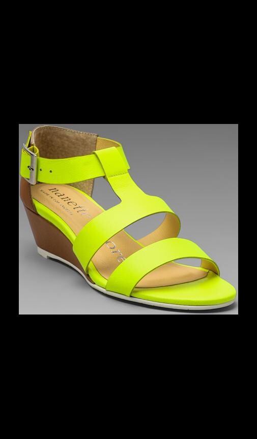 Nanette Lepore Absolute Wonder Wedge en Neon Yellow REVOLVE