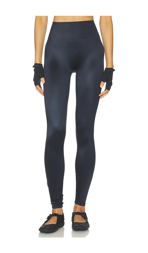 NikeSKIMS Shine Bonded Waist 29 Inch Leggings en Black. Taille S. Also en XS, M, XXS, L, XL.