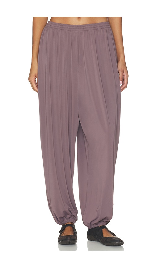 NikeSKIMS PANTALON HAREM en Taupe. Taille M. Also en S, XXS, XS, L, XL.