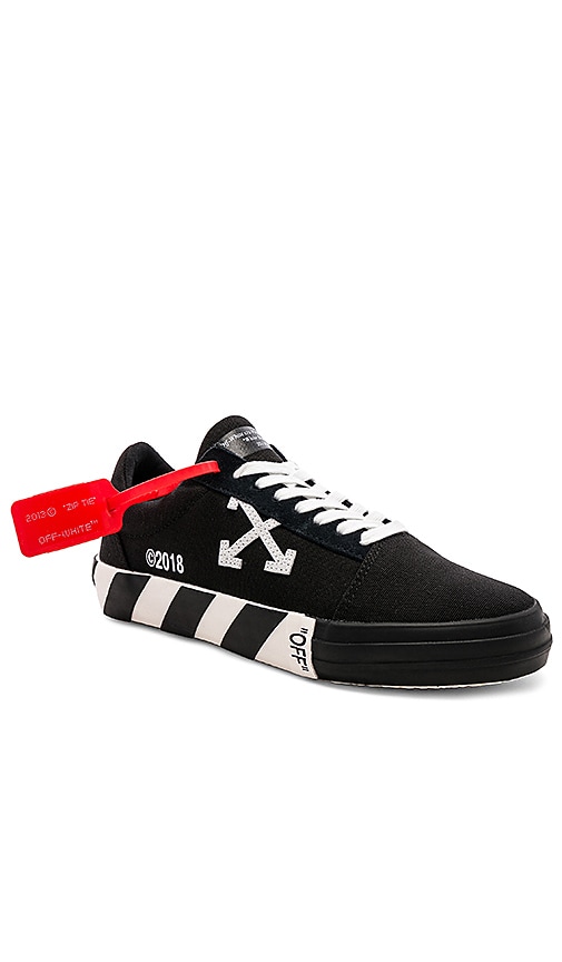 OFF-WHITE Vulc Low Sneaker in Black 