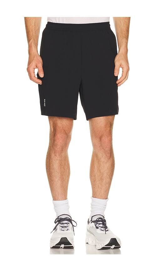 On SHORT TRAIN en Black. Taille L. Also en XS, S, M, XL/1X, XXL/2X.