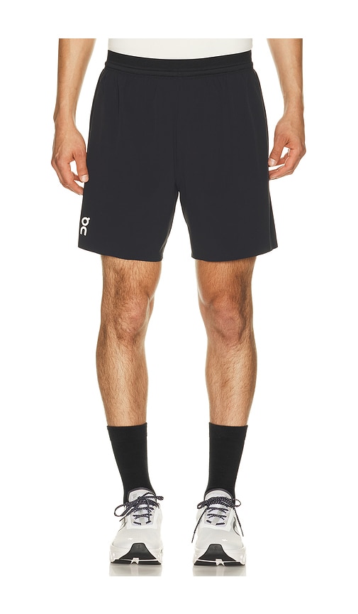 On SHORT PERFORMANCE en Black. Taille XXL/2X. Also en S, XS, M, L, XL/1X.
