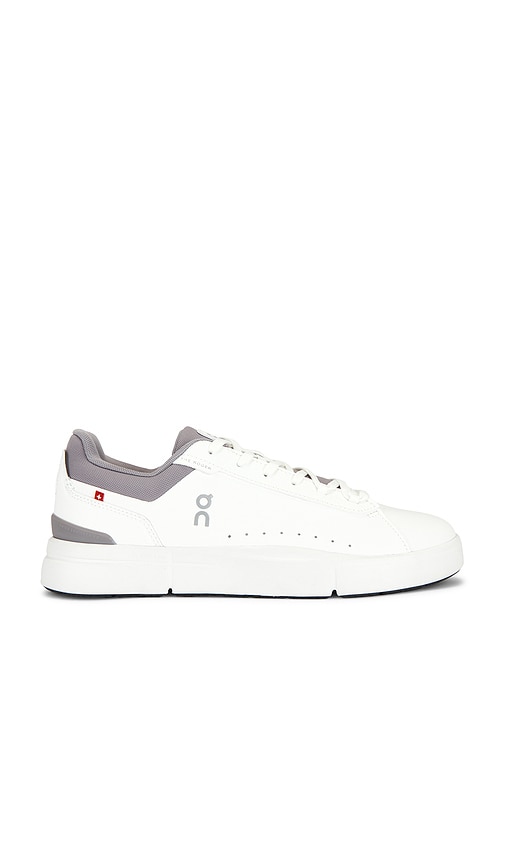 On THE ROGER ADVANTAGE スニーカー - White & Ore | REVOLVE