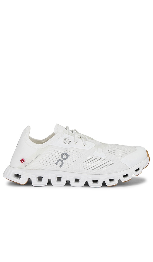 On Cloud 5 Coast Sneaker in Undyed-white & White