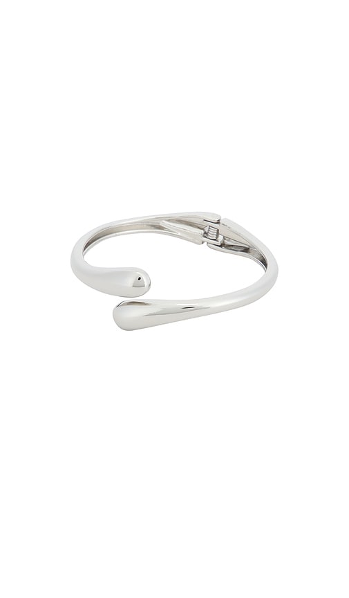 Thin Livorno Cuff in Metallic Silver.