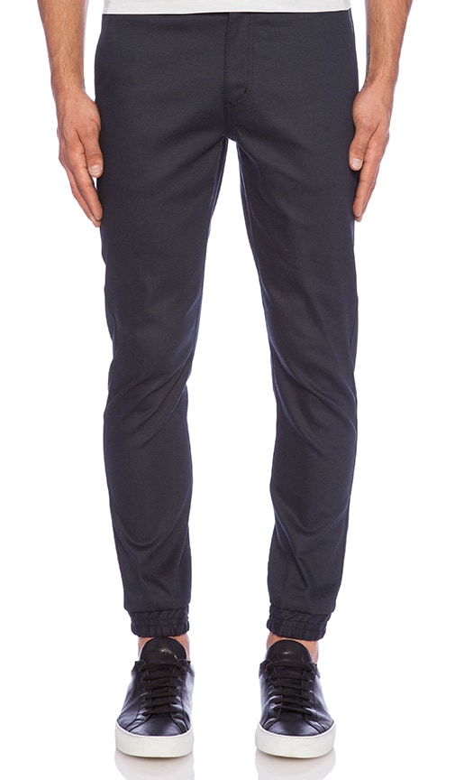 PANTALÓN CON TRABILLA