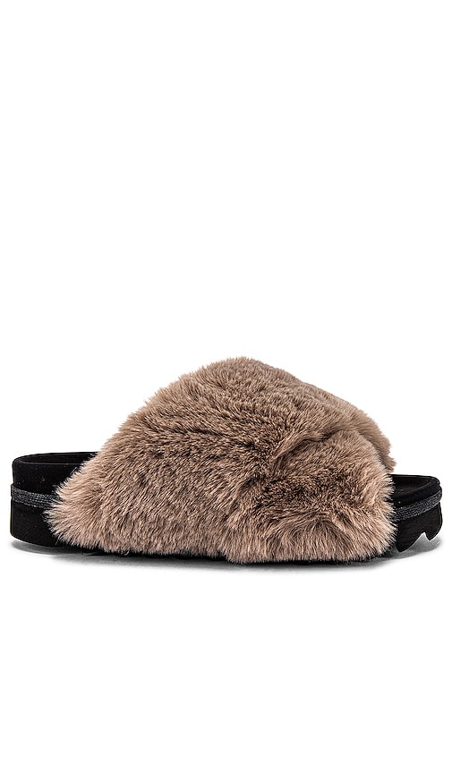 R0AM Cloud Faux Fur Slippers in Nude | REVOLVE