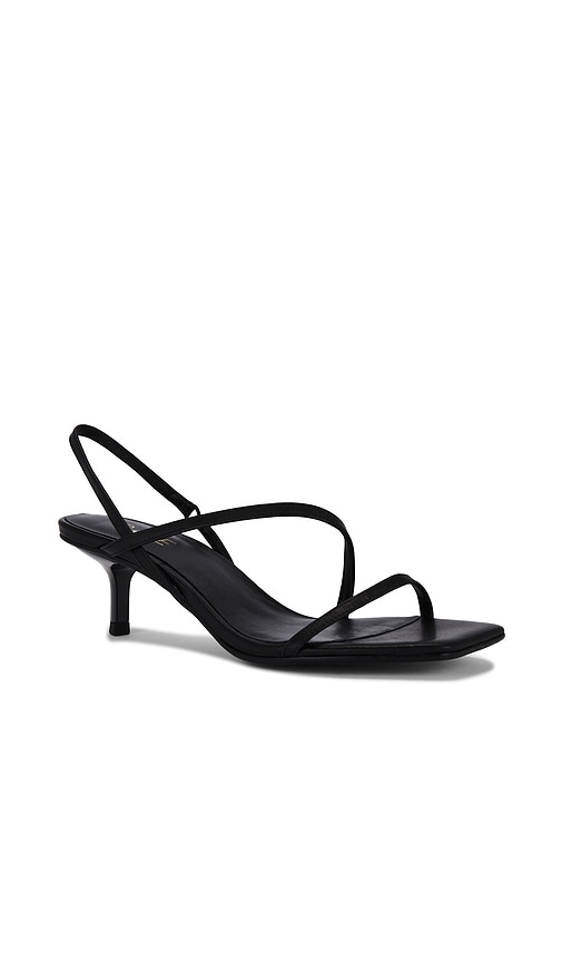 Raye Harper Sandal In 黑色
