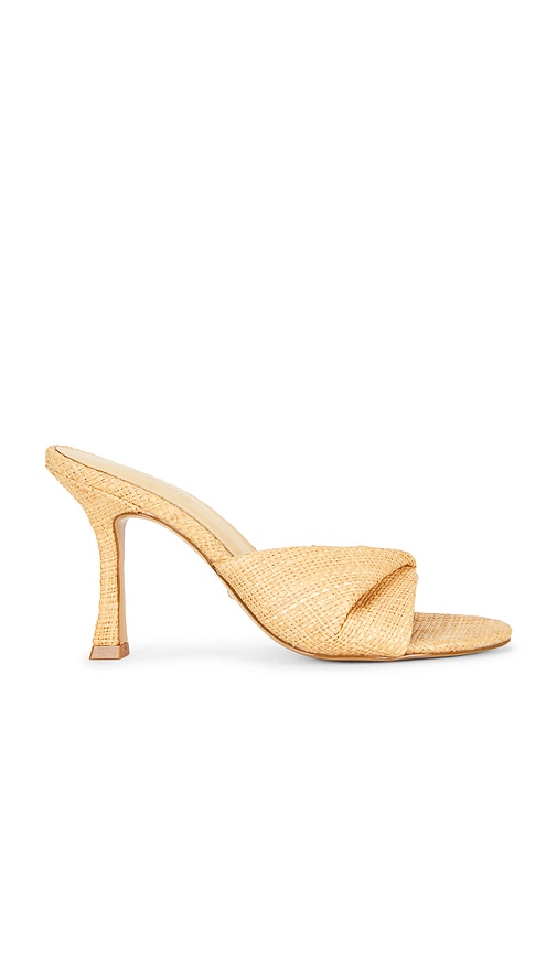 Gabriela Heel in Neutral