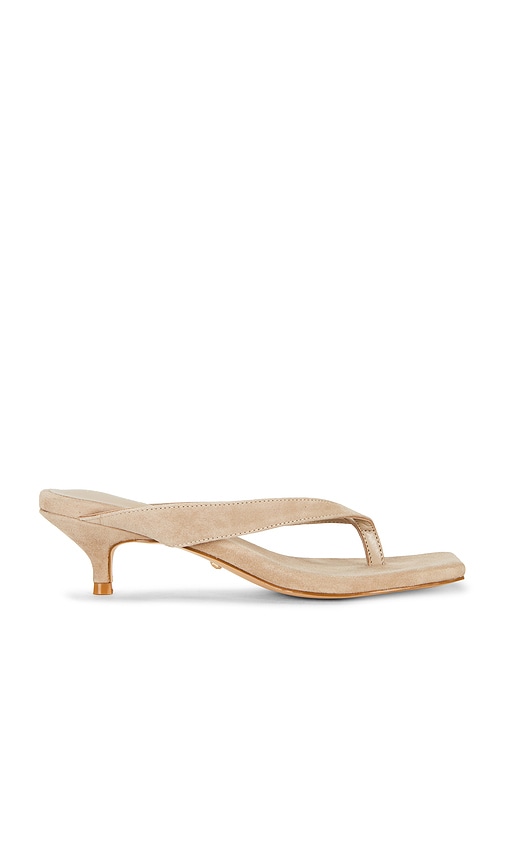 RAYE Perla Kitten Heel in Tan. - size 8 (also in 8.5)