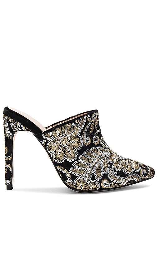 x REVOLVE Logan Mule