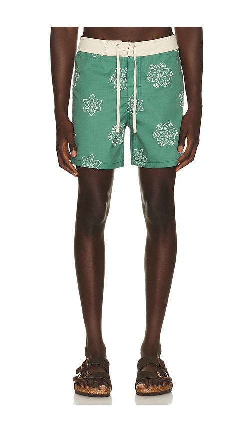 Rhythm Doily Heritage Trunk