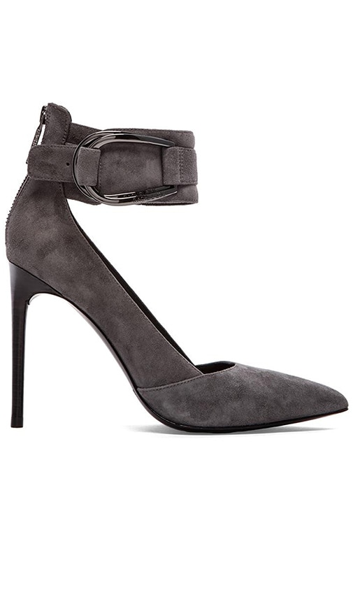 Cassandra Heel