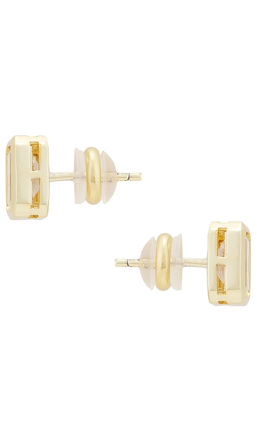 Shashi Emerald Cut Bezel Stud Earring In 골드