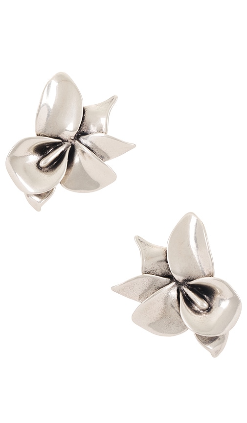 [MERRYMOTIVE] 韓国☆Cream flower drop earring Flower Earrings | REVOLVE