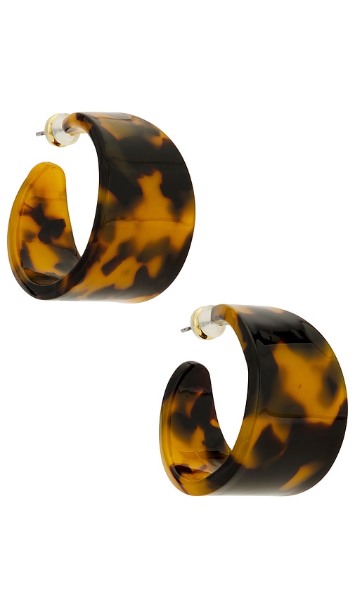 Kasumi Tortoise Hoop Earring in Brown.