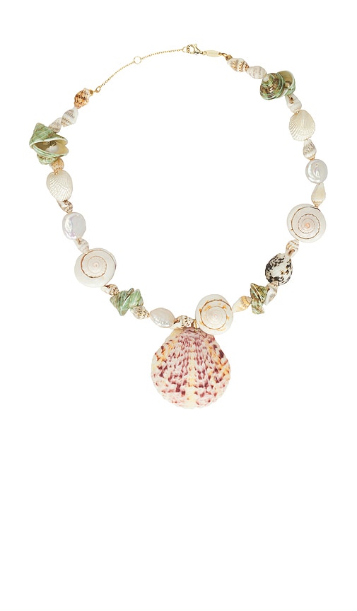 Conchiglia Charm Necklace in Ivory.