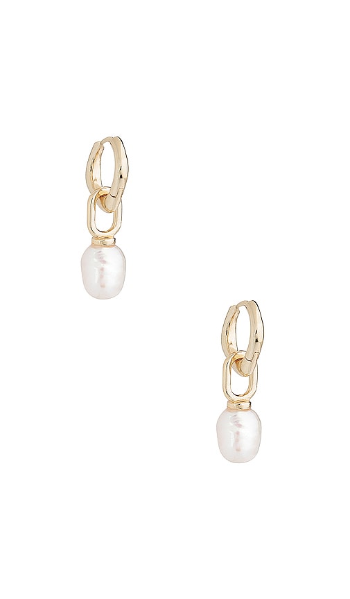 Shashi Link Pearl Earring In Gold