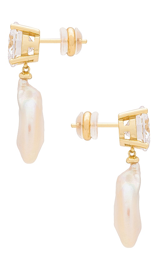 Shop Shashi Cleo Earring In 珍珠