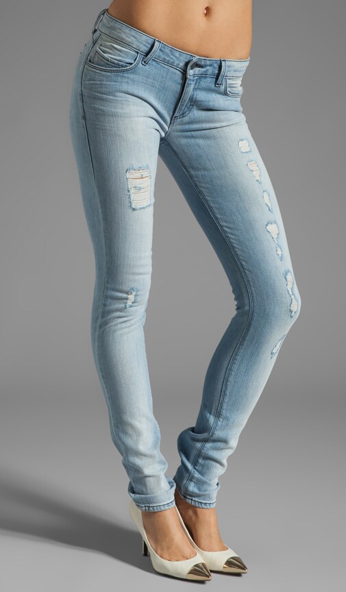 Leona Skinny