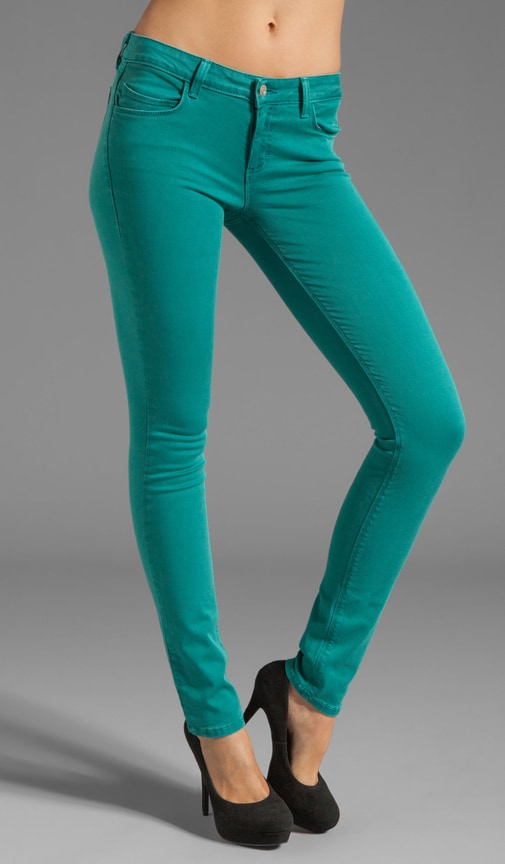 Leona Skinny