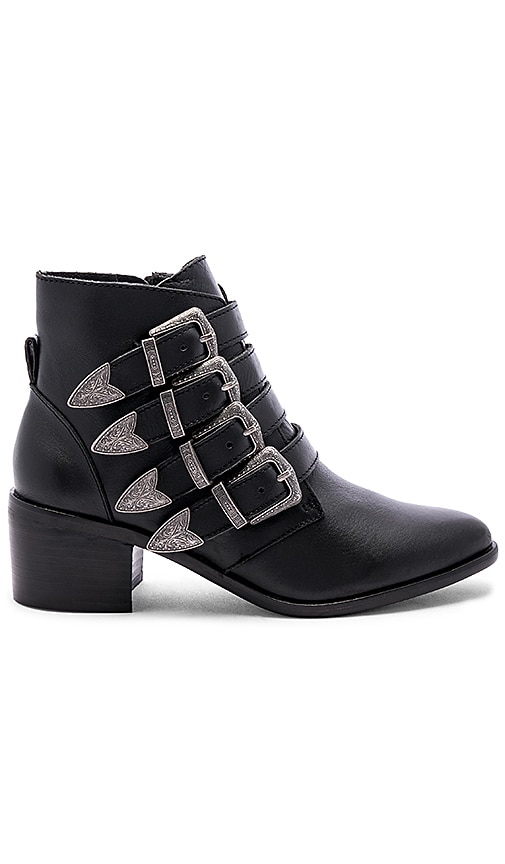 Billey bootie store steve madden