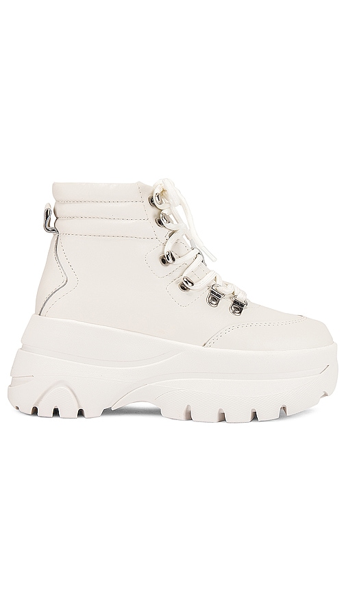 Steve Madden Husky Boot in White 