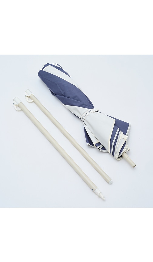  Sunnylife Strandschirm Compact Beach Umbrella In Navy. 