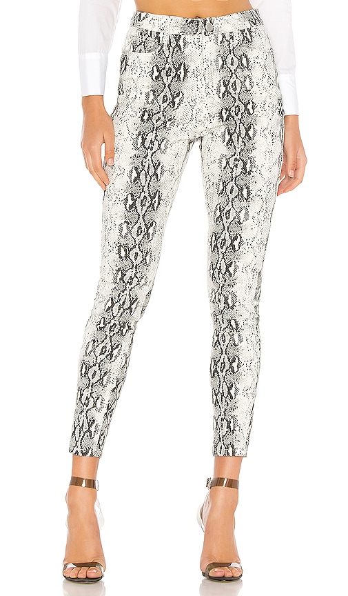 брюки страдивариус змея принт. брюки из змеиной кожи. джинсы со змеиным принтом. белые брюки со змеиным принтом. штаны змеиный принт.