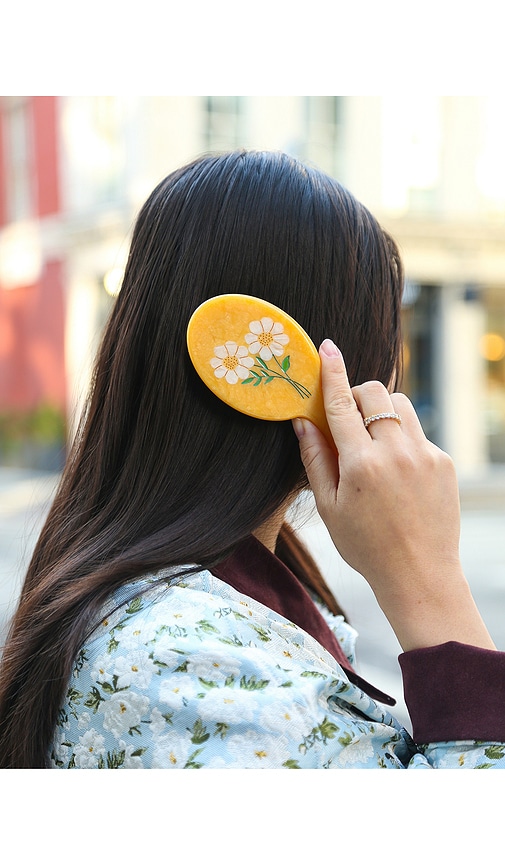  Solar Eclipse Brocha Para Bolso Vintage Con Diseño De Margarita Pintada A Mano Hand-painted Vintage Daisy Handbag Hero Brush En Color Amarillo Talla A 