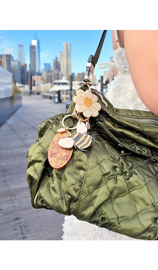  Solar Eclipse Handbemalter Honigbienen-taschenanhänger + Schlüsselanhänger Hand-painted Honey Bee Bag Charm + Keychain In Beauty: Multi. 