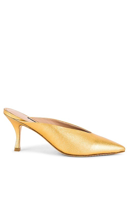 Stuart Weitzman Lulah Mule in Gold 