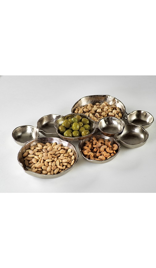  The Favorites Ensemble De Neuf Bols De Service Ronds Cluster Of Nine Round Serving Bowls En Metallic Silver. 